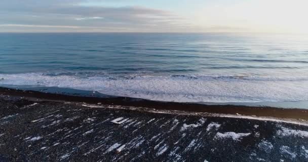 Paysage Marin Avec Rivage Enneigé Mer Froide Islande Vue Aérienne — Video