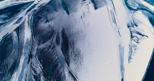 航空写真ビュー アイスランドで冷凍川 — ストック動画
