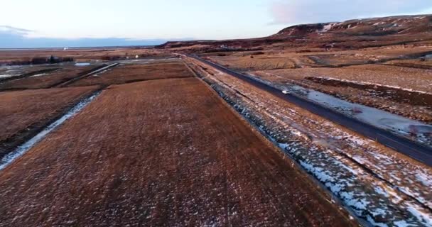 冬の空撮で道路上の車 — ストック動画