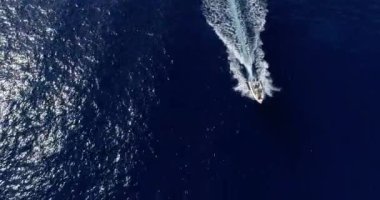 Denizde bir uyku modundan çıkarma bırakarak tekne