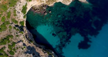 İspanya kıyısındaki uçurum