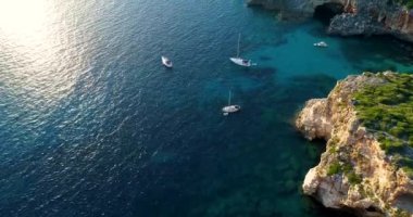 Cliff tekne ile İspanyol sahilde
