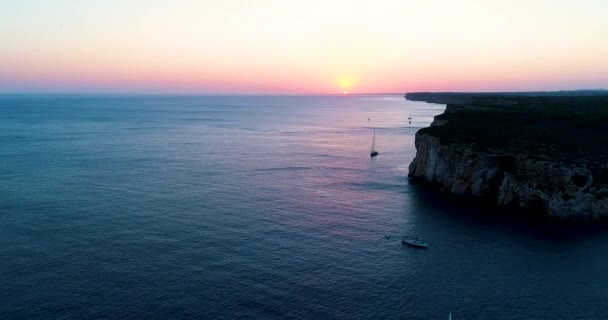 地中海のメノルカ島と海の夕日のビデオ — ストック動画