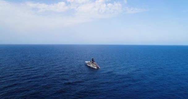 Яхта Середземному Морі — стокове відео