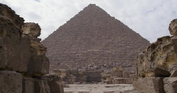 Egyptiska Pyramiderna Med Tidsfördröjning Och Närbild — Stockvideo