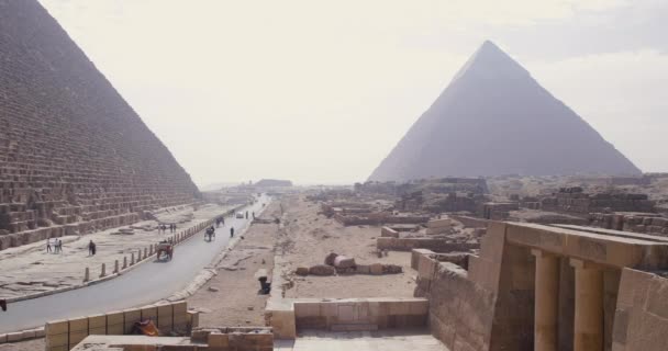 Egyptiska Pyramiderna Med Tidsfördröjning Och Närbild — Stockvideo