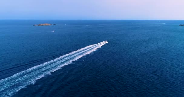 Barco Mar Deixando Rastro — Vídeo de Stock