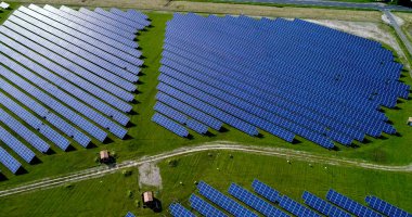 Hava görünümünde güneş panelleri