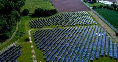 Hava görünümünde güneş panelleri
