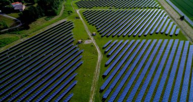 Hava görünümünde güneş panelleri