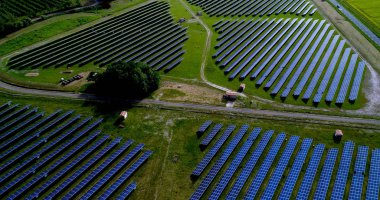 Hava görünümünde güneş panelleri