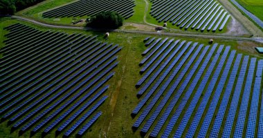 Hava görünümünde güneş panelleri