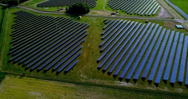 Hava görünümünde güneş panelleri