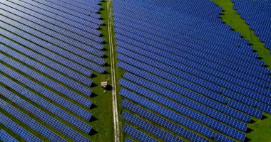 Hava görünümünde güneş panelleri