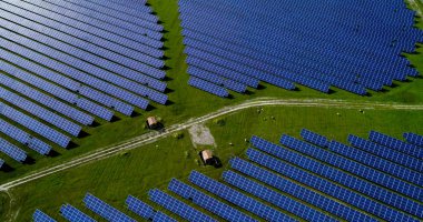 Hava görünümünde güneş panelleri