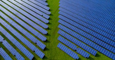 Hava görünümünde güneş panelleri