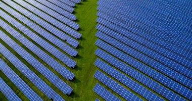 Hava görünümünde güneş panelleri