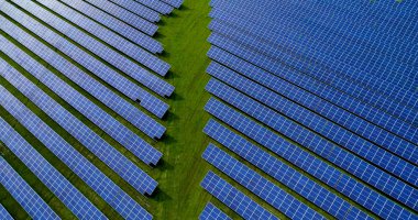 Hava görünümünde güneş panelleri