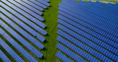 Hava görünümünde güneş panelleri