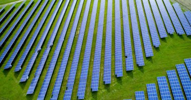 Hava görünümünde güneş panelleri