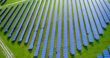 Hava görünümünde güneş panelleri