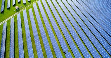 Hava görünümünde güneş panelleri