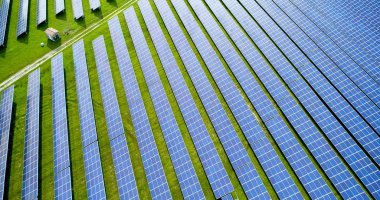 Hava görünümünde güneş panelleri