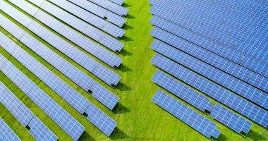 Hava görünümünde güneş panelleri