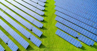 Hava görünümünde güneş panelleri