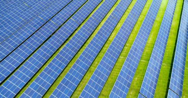 Hava görünümünde güneş panelleri