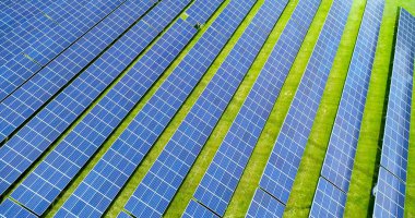 Hava görünümünde güneş panelleri