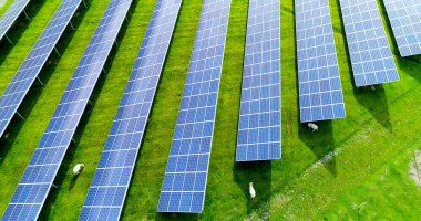 Hava görünümünde güneş panelleri