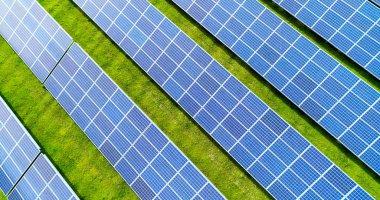 Hava görünümünde güneş panelleri