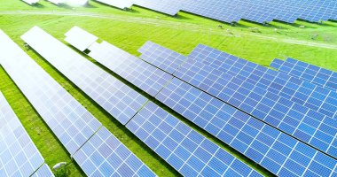 Hava görünümünde güneş panelleri