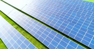 Hava görünümünde güneş panelleri