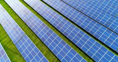 Hava görünümünde güneş panelleri