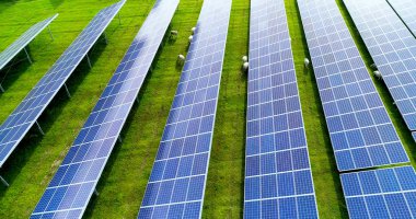 Hava görünümünde güneş panelleri