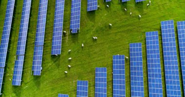 Hava görünümünde güneş panelleri