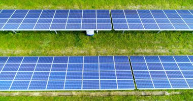 Hava görünümünde güneş panelleri