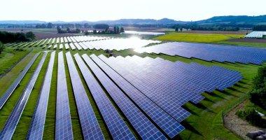 Hava görünümünde güneş panelleri