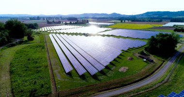 Hava görünümünde güneş panelleri