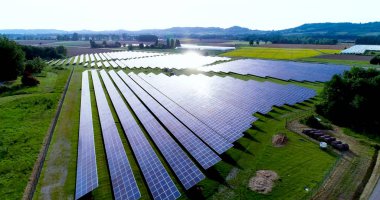 Hava görünümünde güneş panelleri