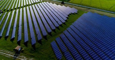 Hava görünümünde güneş panelleri