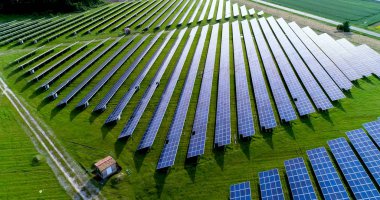 Hava görünümünde güneş panelleri