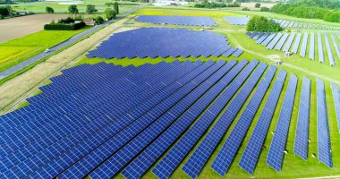 Hava görünümünde güneş panelleri