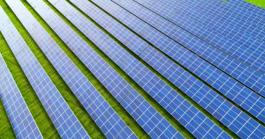 Hava görünümünde güneş panelleri