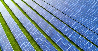 Hava görünümünde güneş panelleri