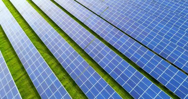 Hava görünümünde güneş panelleri