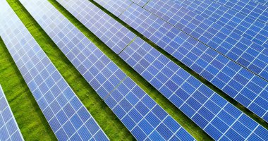 Hava görünümünde güneş panelleri