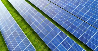 Hava görünümünde güneş panelleri